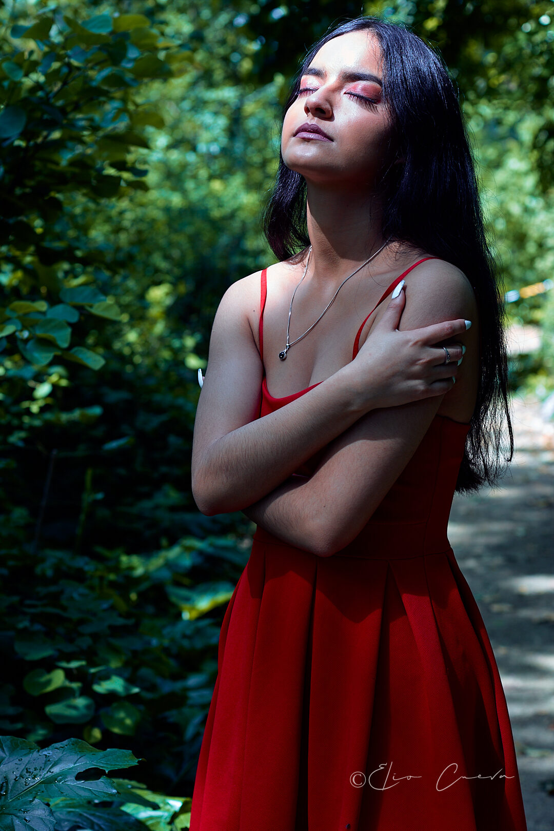 vestido rojo naturaleza